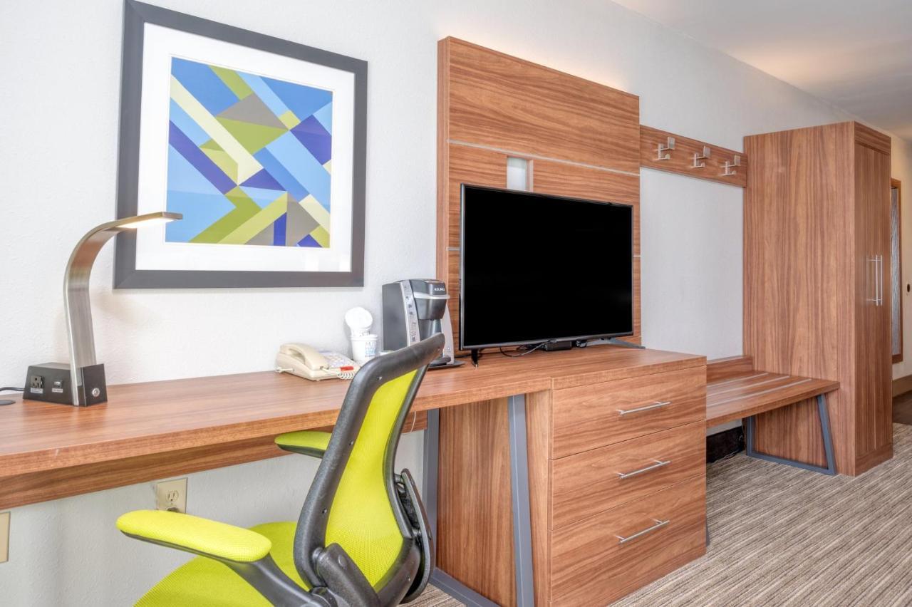 Holiday Inn Express Hotel & Suites Thornburg-S. Fredericksburg By Ihg Kültér fotó
