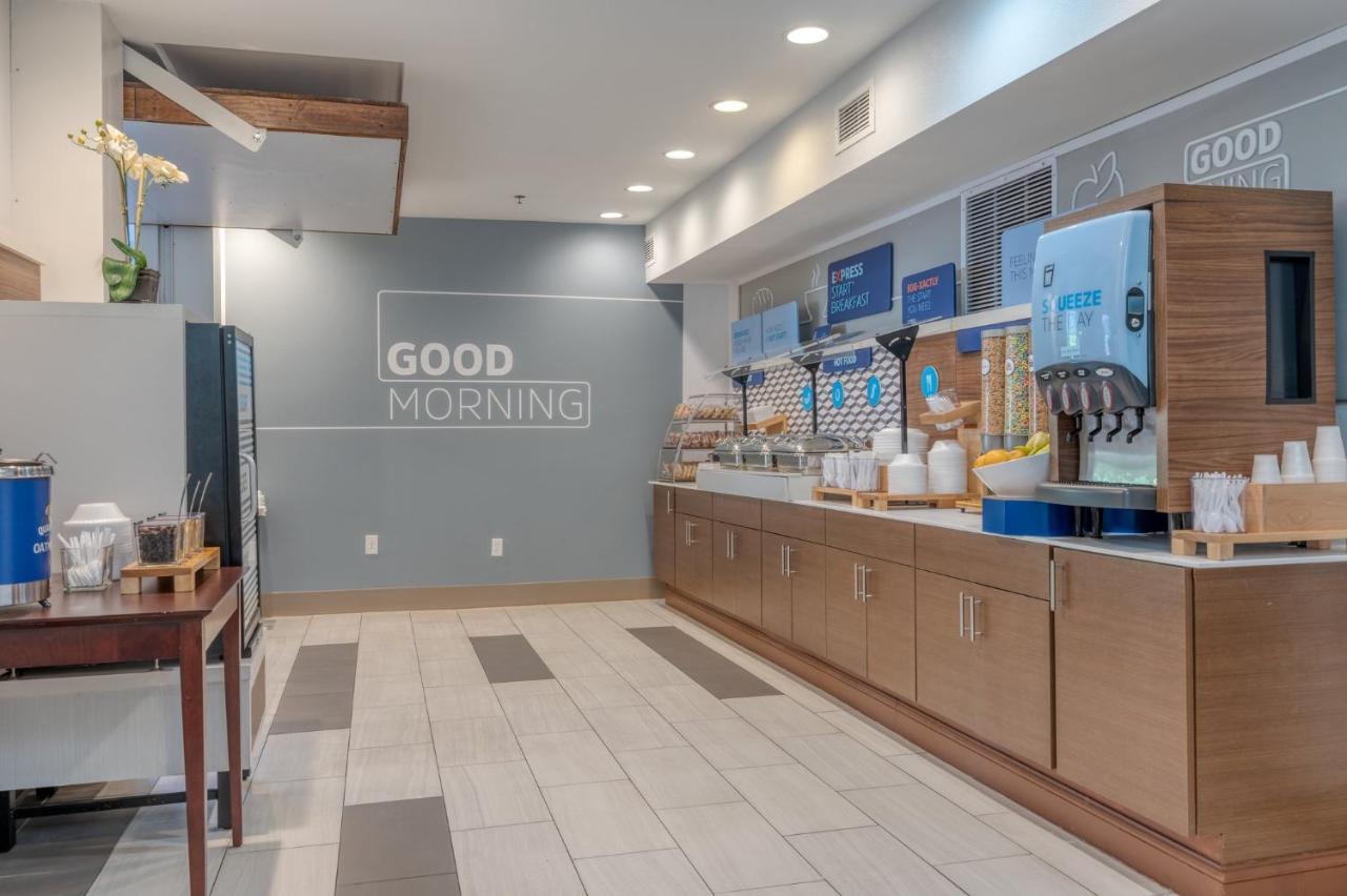 Holiday Inn Express Hotel & Suites Thornburg-S. Fredericksburg By Ihg Kültér fotó